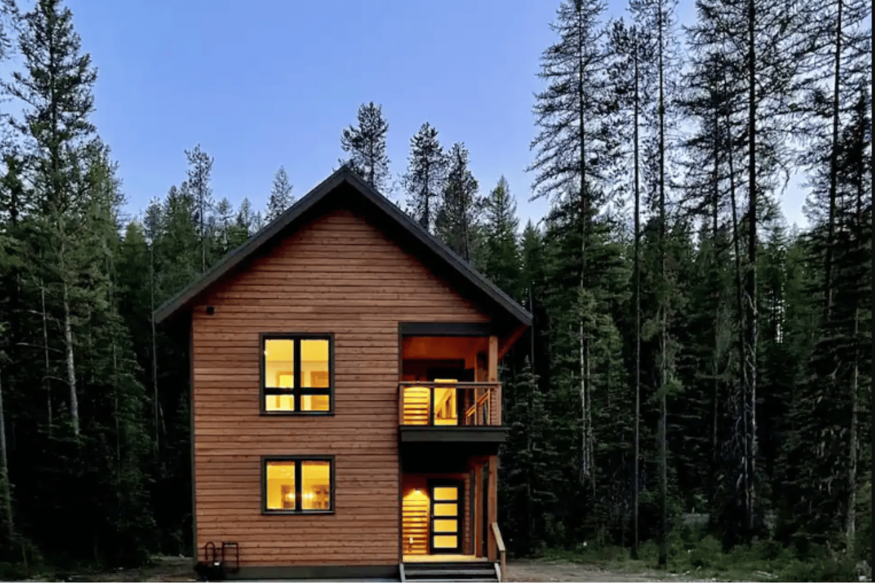 Beautiful Cabin in the woods, with train watching, Great Northern Getaway Cabin located between West and East Glacier Park entrances, perfect place to adventure inside and out of the Park