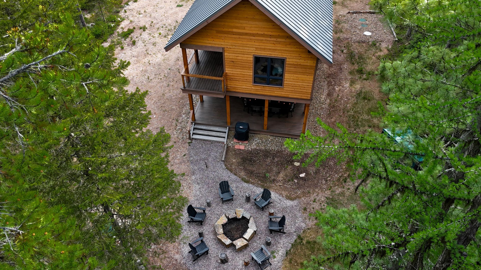 Beautiful Cabin in the woods, with train watching, Great Northern Getaway Cabin located between West and East Glacier Park entrances, perfect place to adventure inside and out of the Park