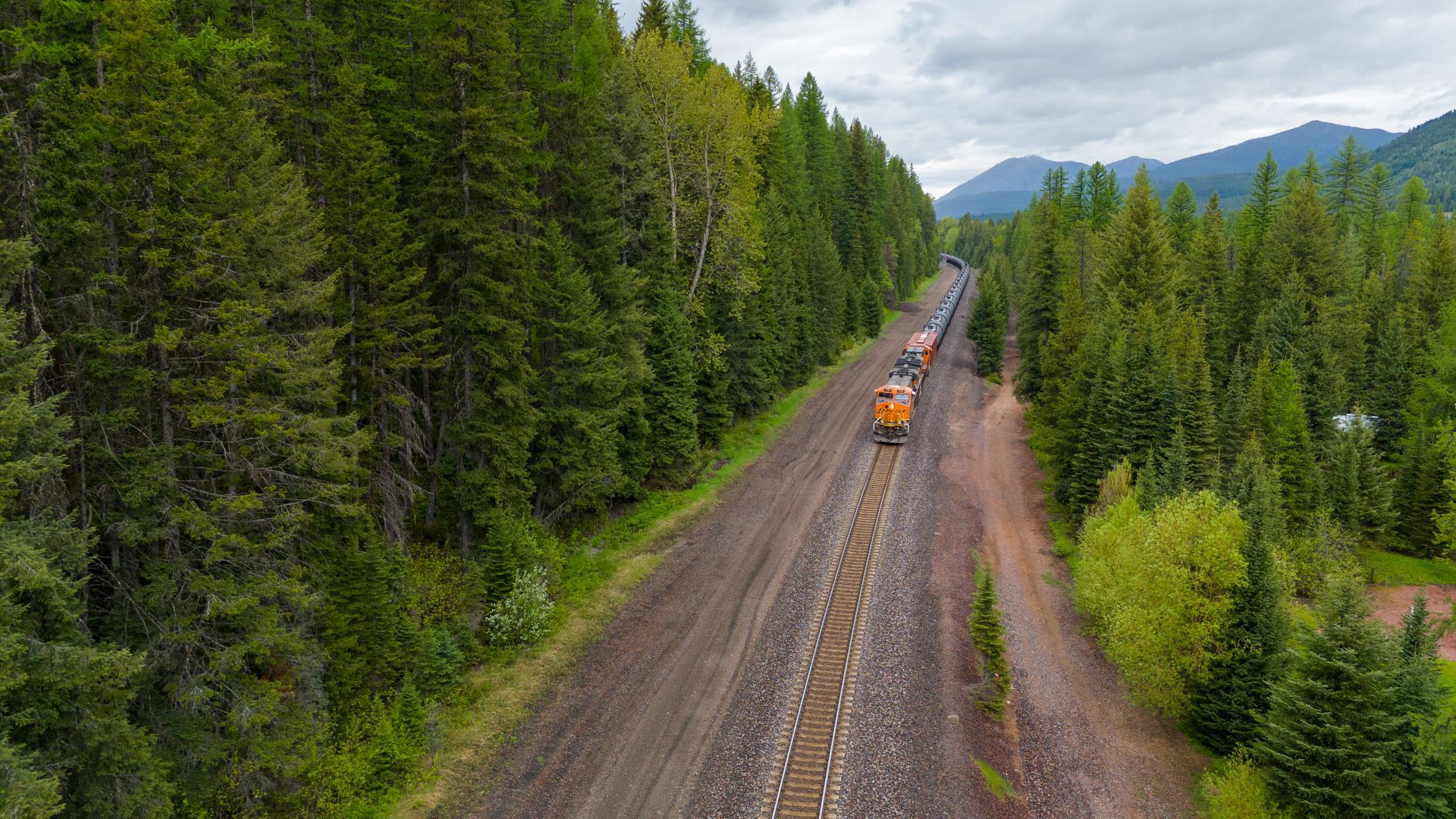 Beautiful Cabin in the woods, with train watching, Great Northern Getaway Cabin located between West and East Glacier Park entrances, perfect place to adventure inside and out of the Park