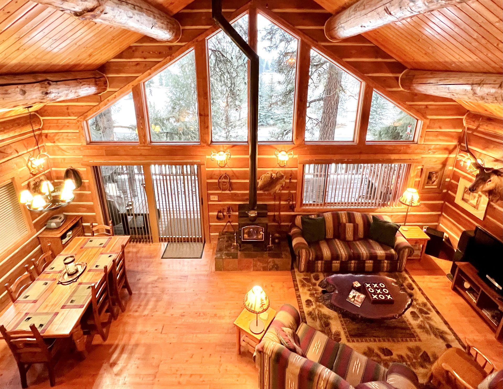 Hanging Rock Cabin, Bigfork Montana, Perfect for Hunting & gathering with friends and family, Enjoy Montana Vacation Rentals