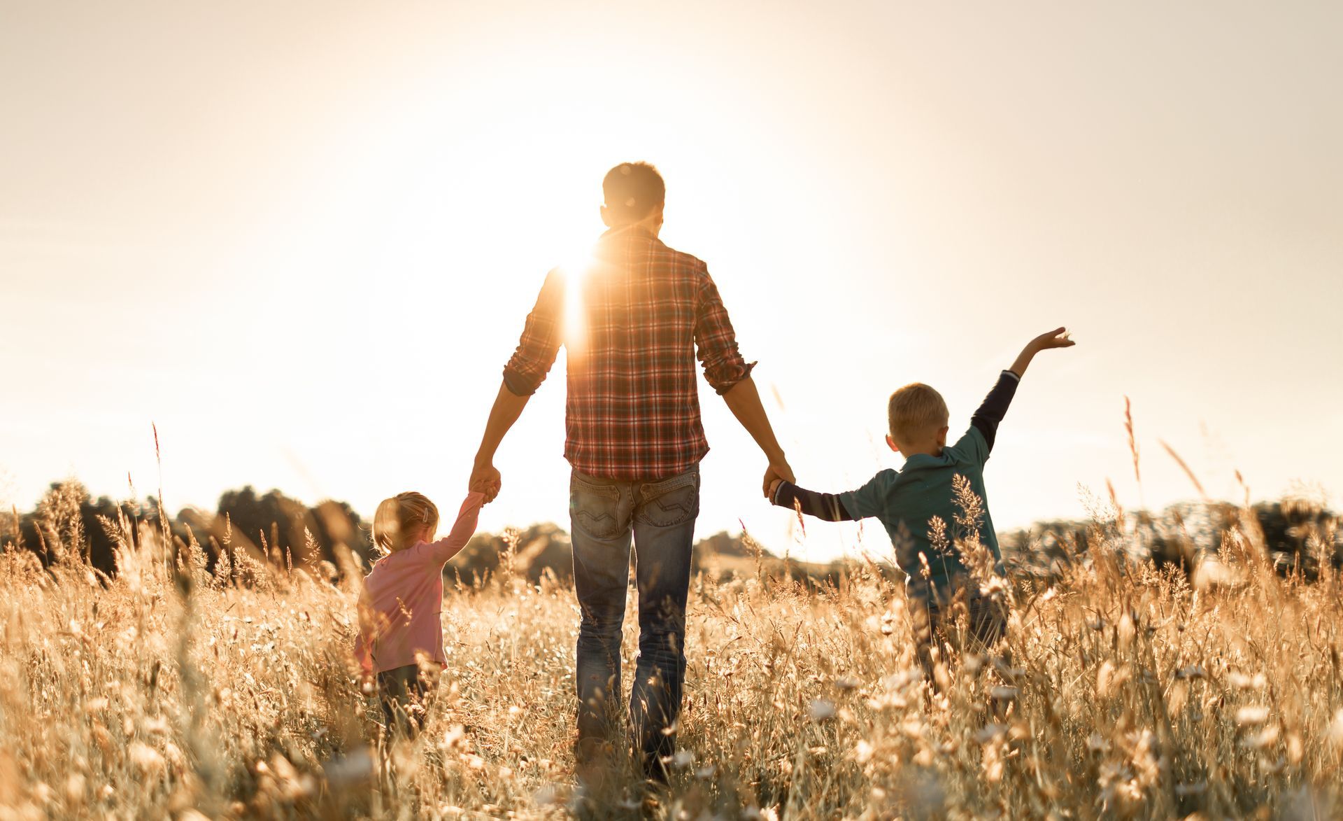 Père avec 2 enfants