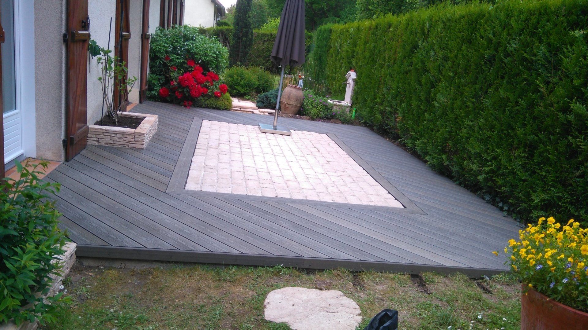 Terrasse en bois gris