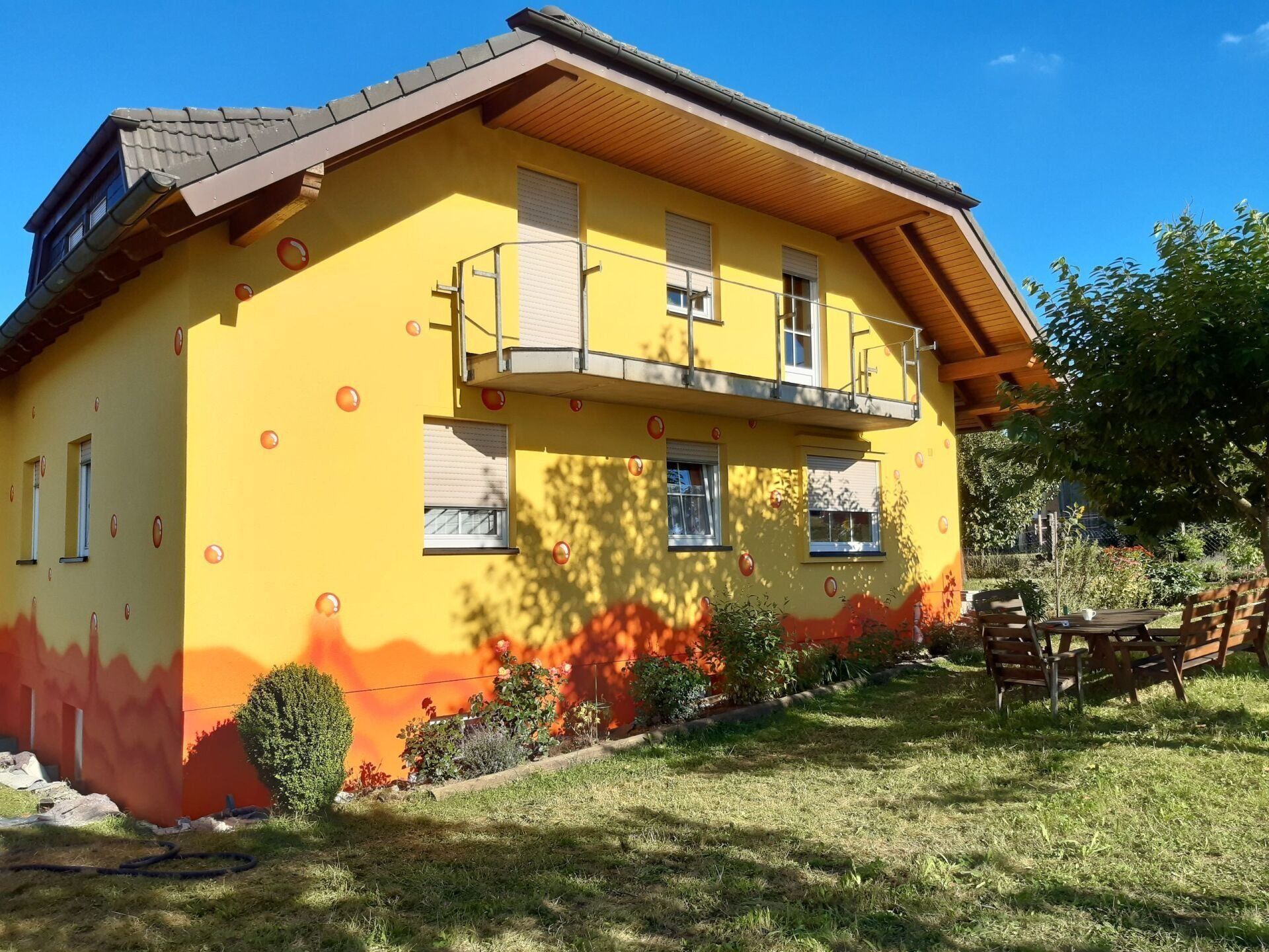 Fassadengestaltung mit Vulkandesign