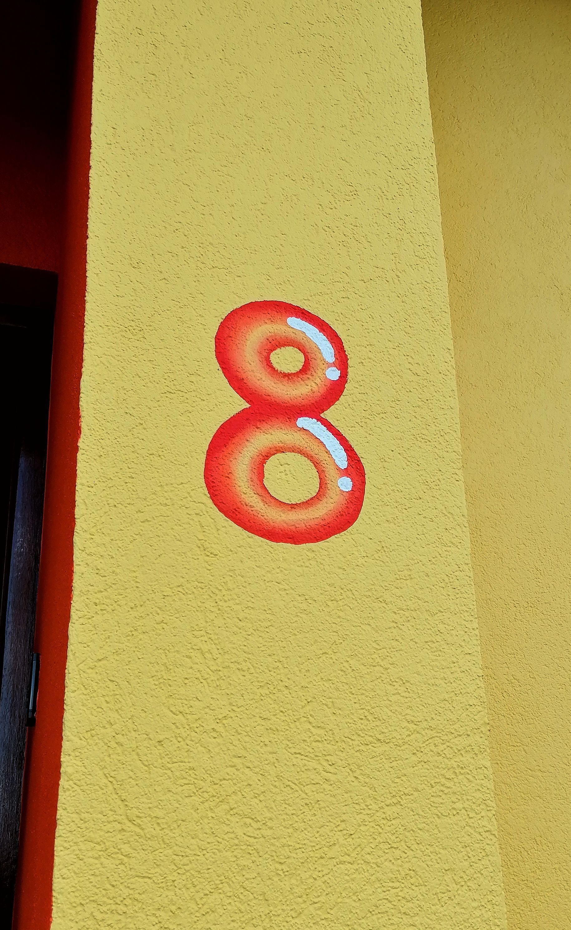 Hausnummer entworfen im Vulkandesign