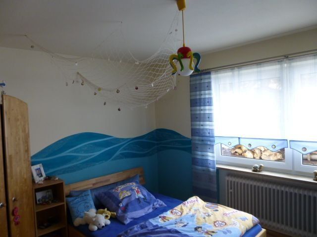 Wandbemalung im Wellendesign