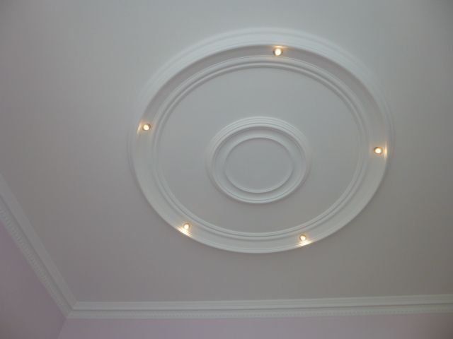 Stuckkreis mit Beleuchtung