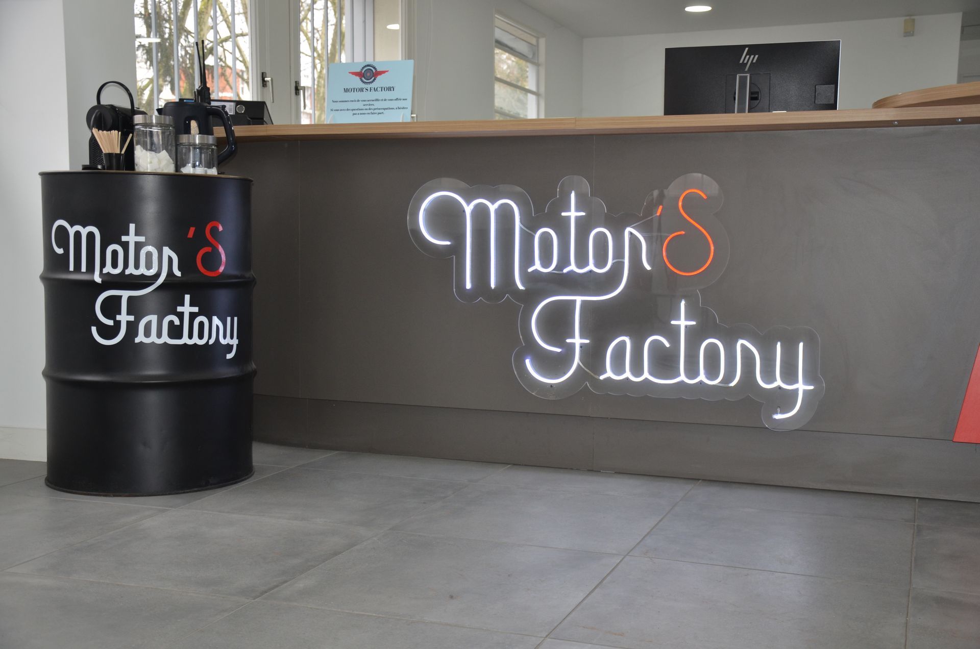 Banque d'accueil du garage