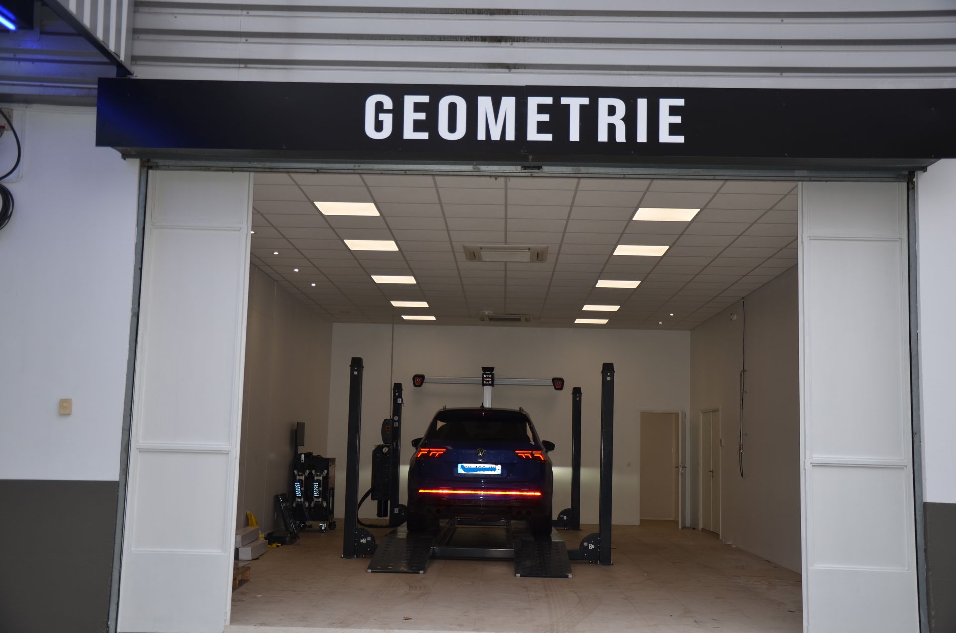 Atelier de géométrie avec voiture sur le banc