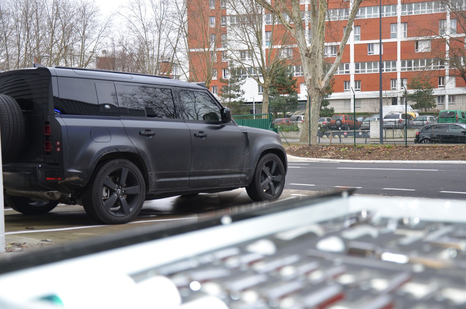 Véhicule et palette à outils de mécanique auto