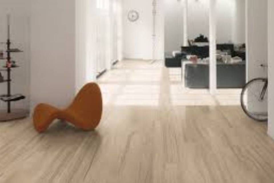 Wohnzimmer mit Parkettboden