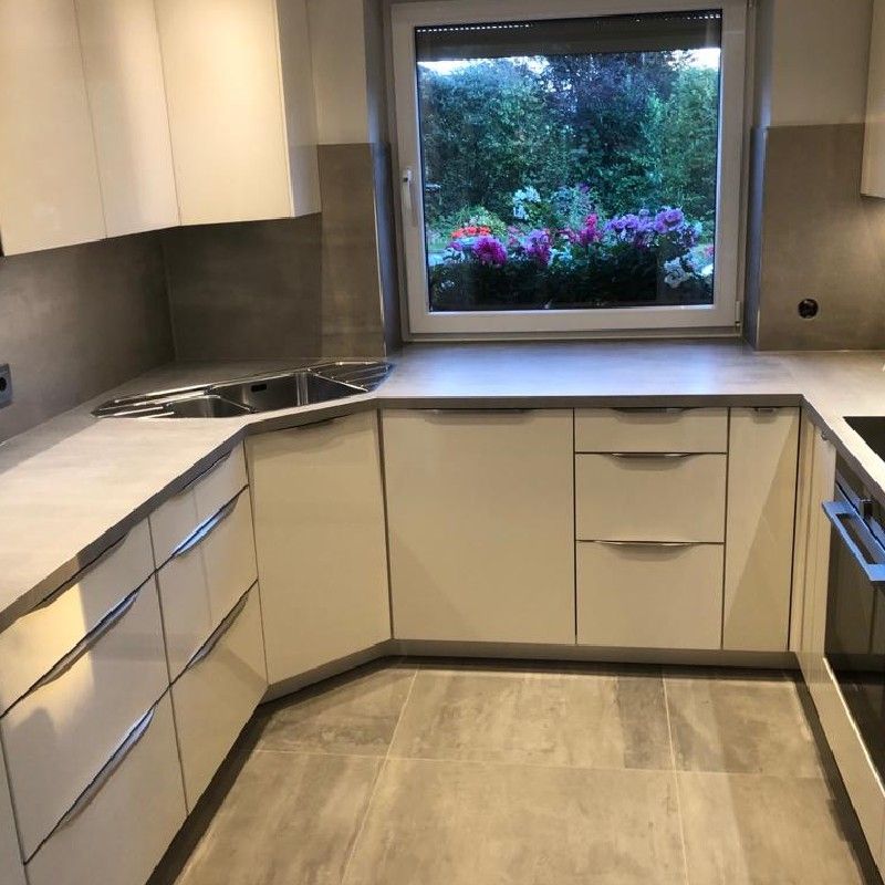 Einbauküche mit viel Arbeitsfläche