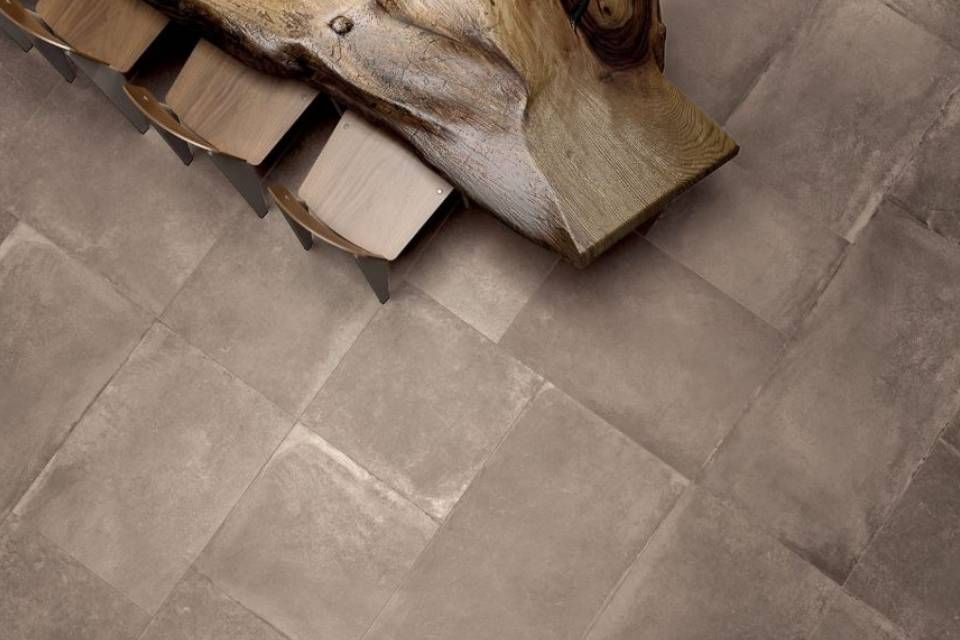 Dunkler Boden aus Vogelperspektive