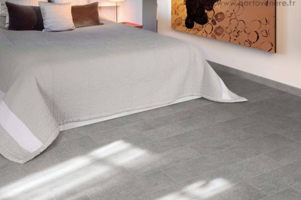 grauer Fußboden im Schlafzimmer