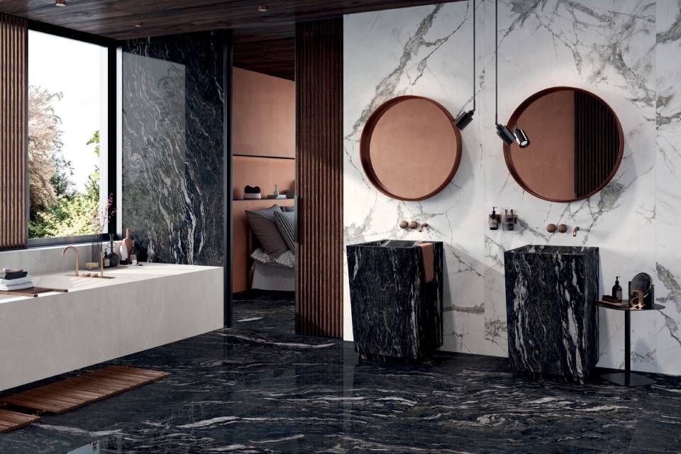 dunkler Naturstein im Bad