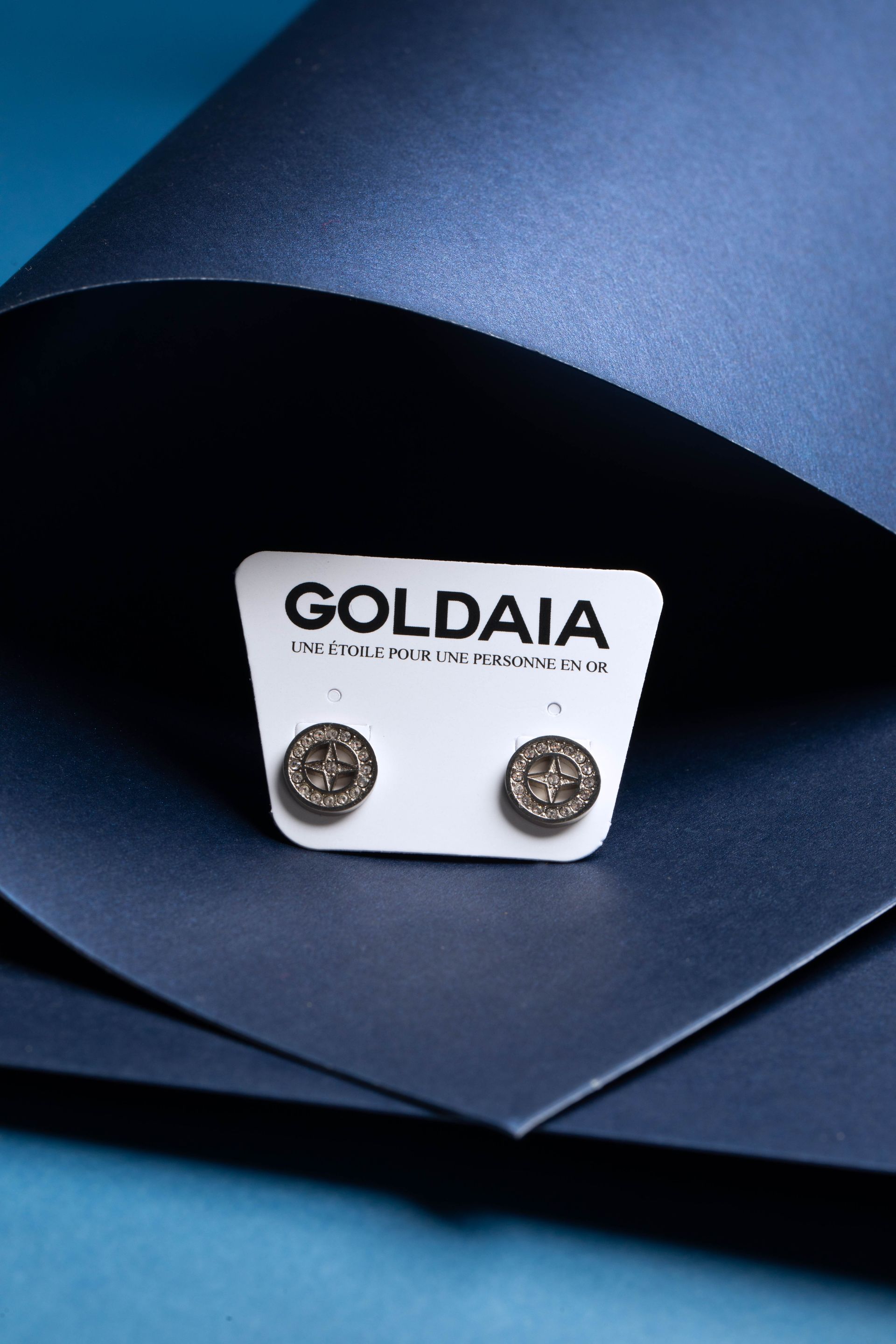 Boucles d'oreilles sur support Goldaia. 