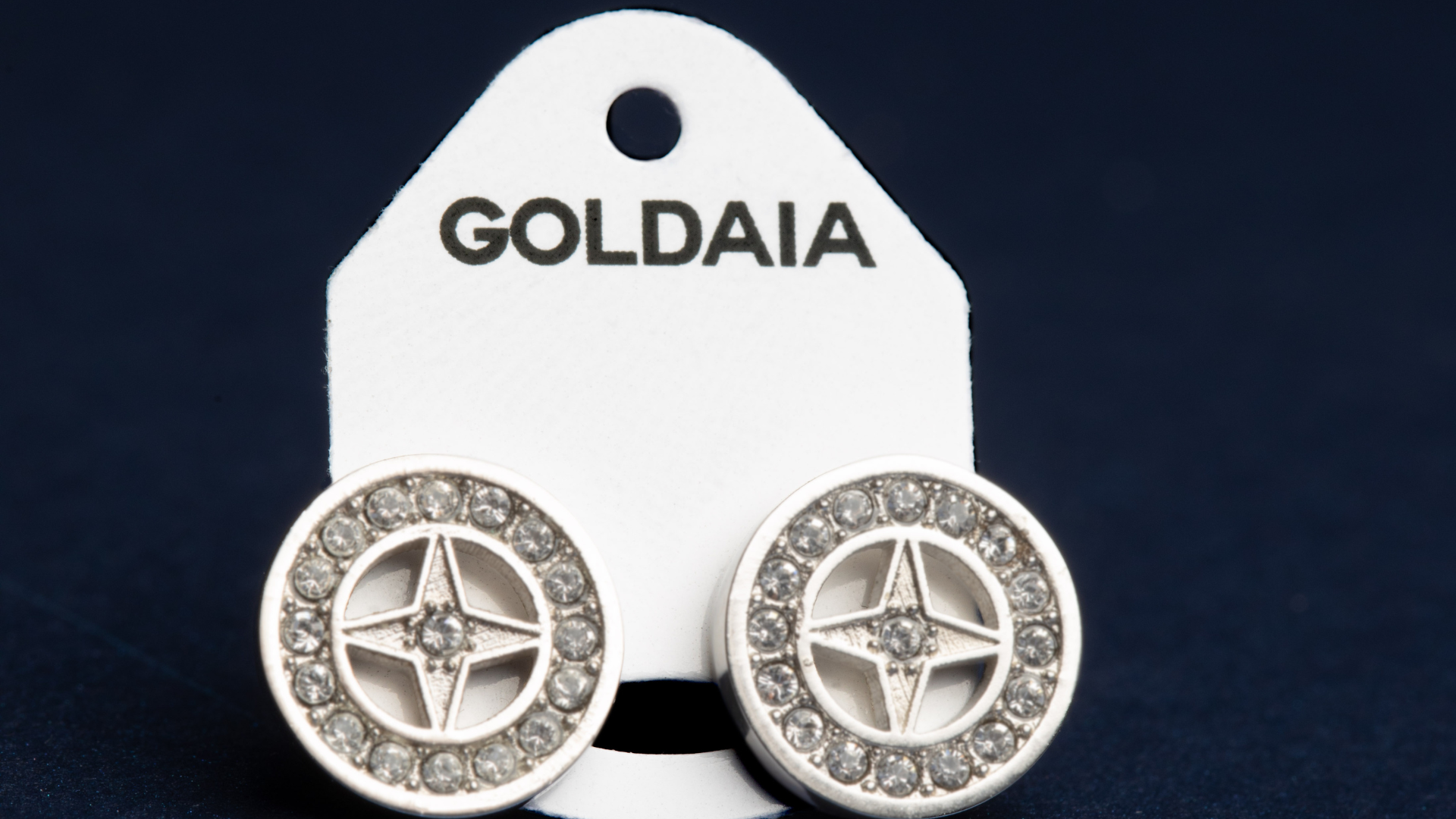 Bagues sur un support Goldaia.