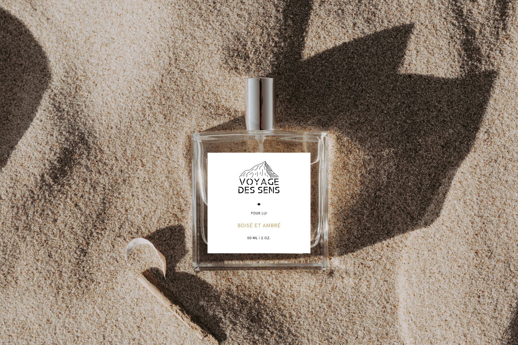 étiquette adhésive sur support noir.