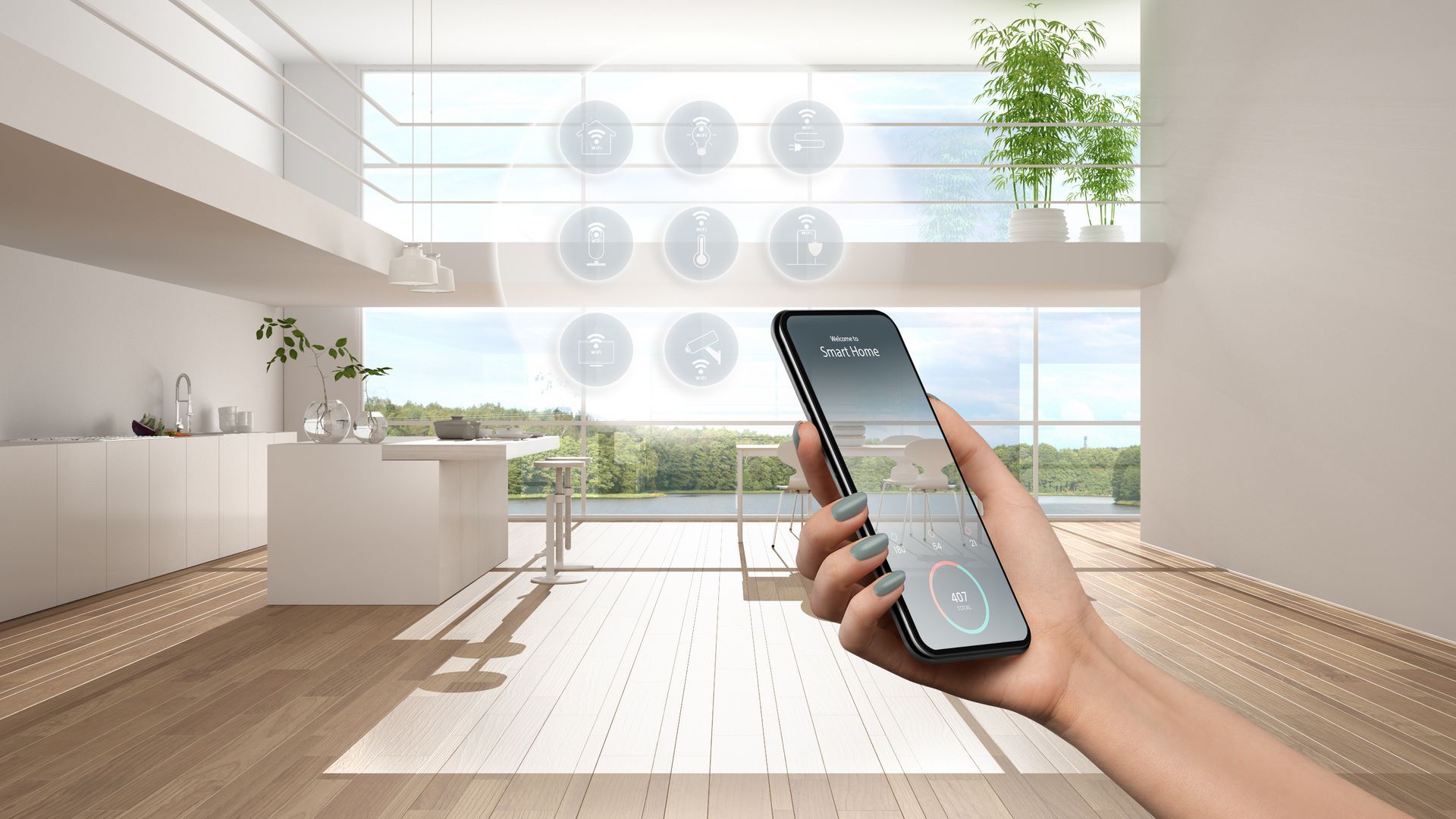 Main tenant un smartphone dans un salon moderne et lumineux avec une interface de contrôle domotique affichée à l'écran.