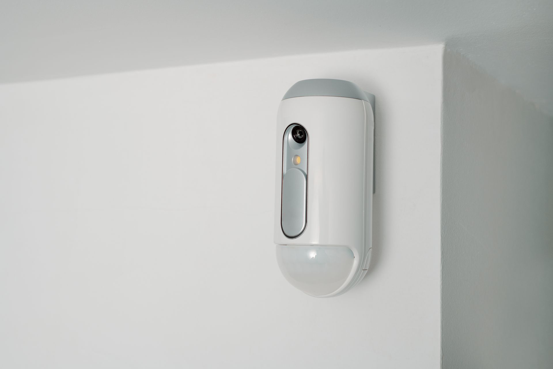 Distributeur automatique mural, installé dans un angle.