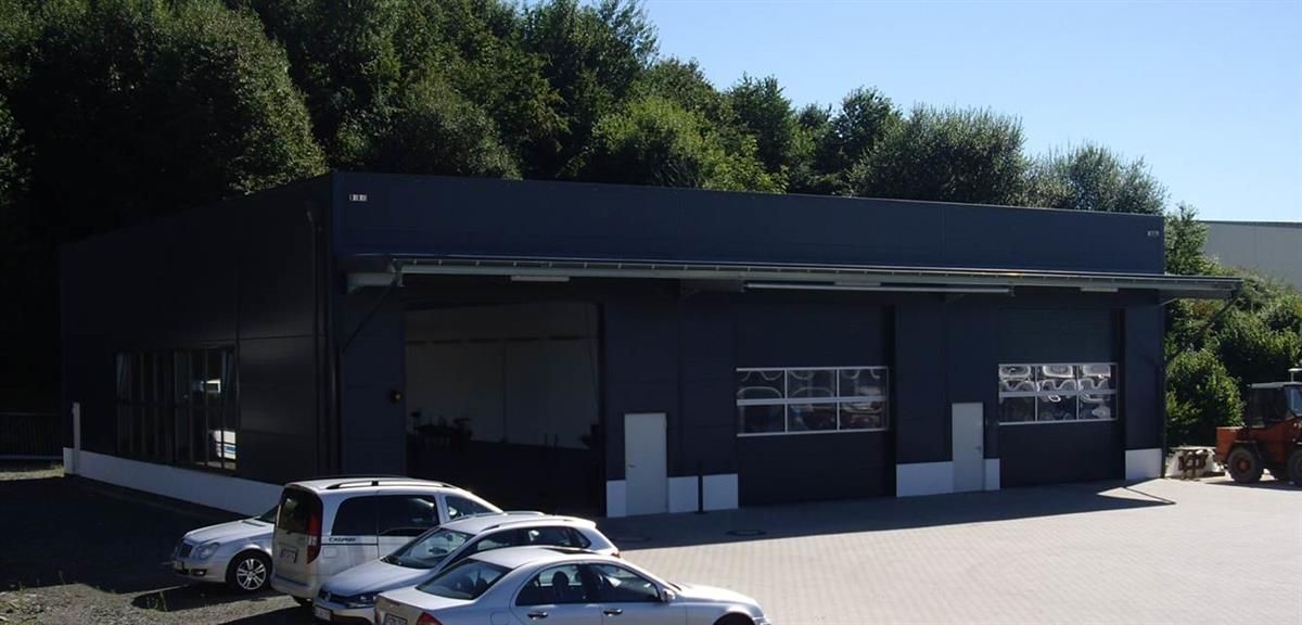 Bau der Halle für Busreisen Caspri im Jahr 2015