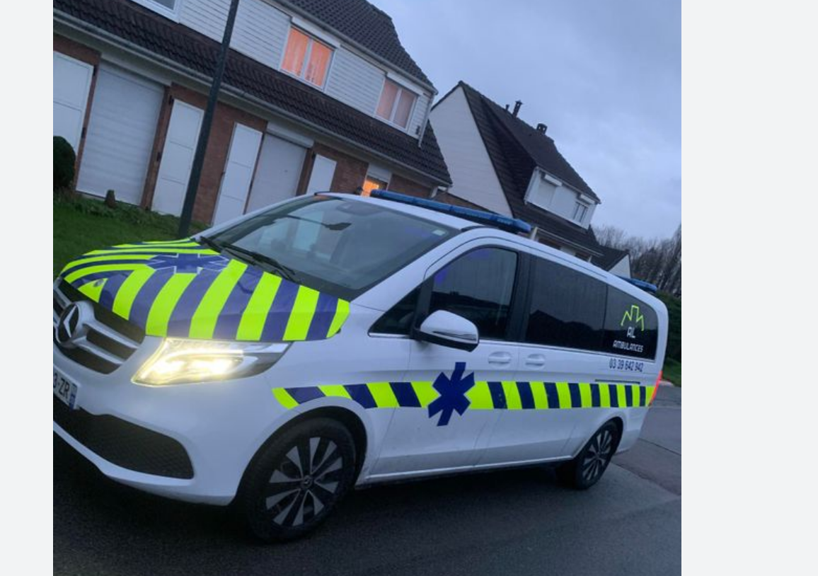 Une ambulance pour le transport allongé