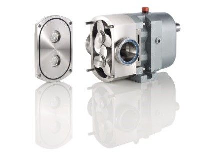 Metallische mechanische Pumpe mit abgenommenem Deckel, zeigt interne Rotoren und zylindrische Form