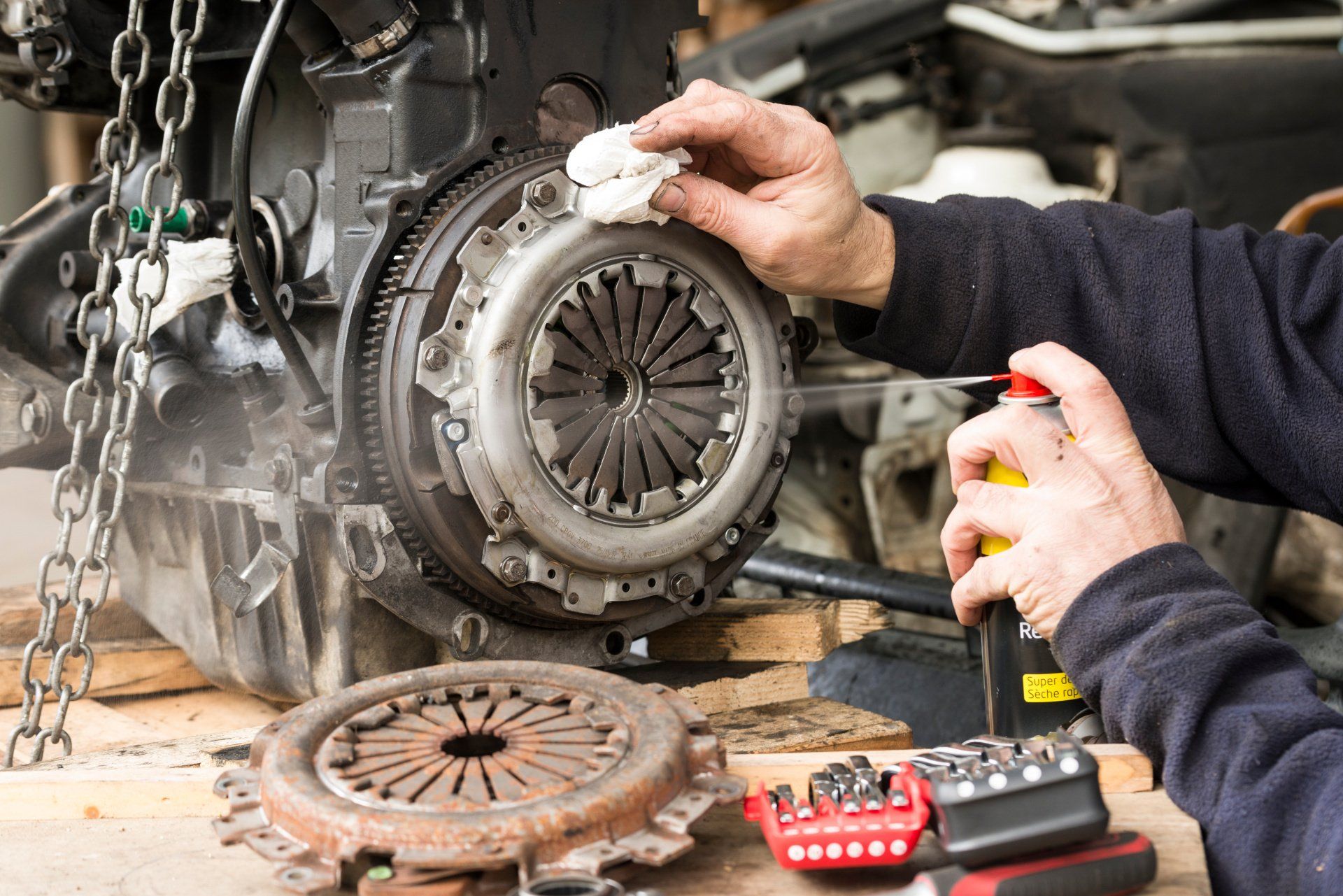 Nettoyage pièce voiture