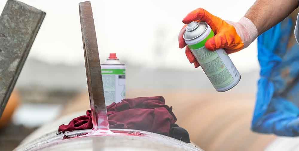 Farbeindringprüfung von Schweißnähten im QM