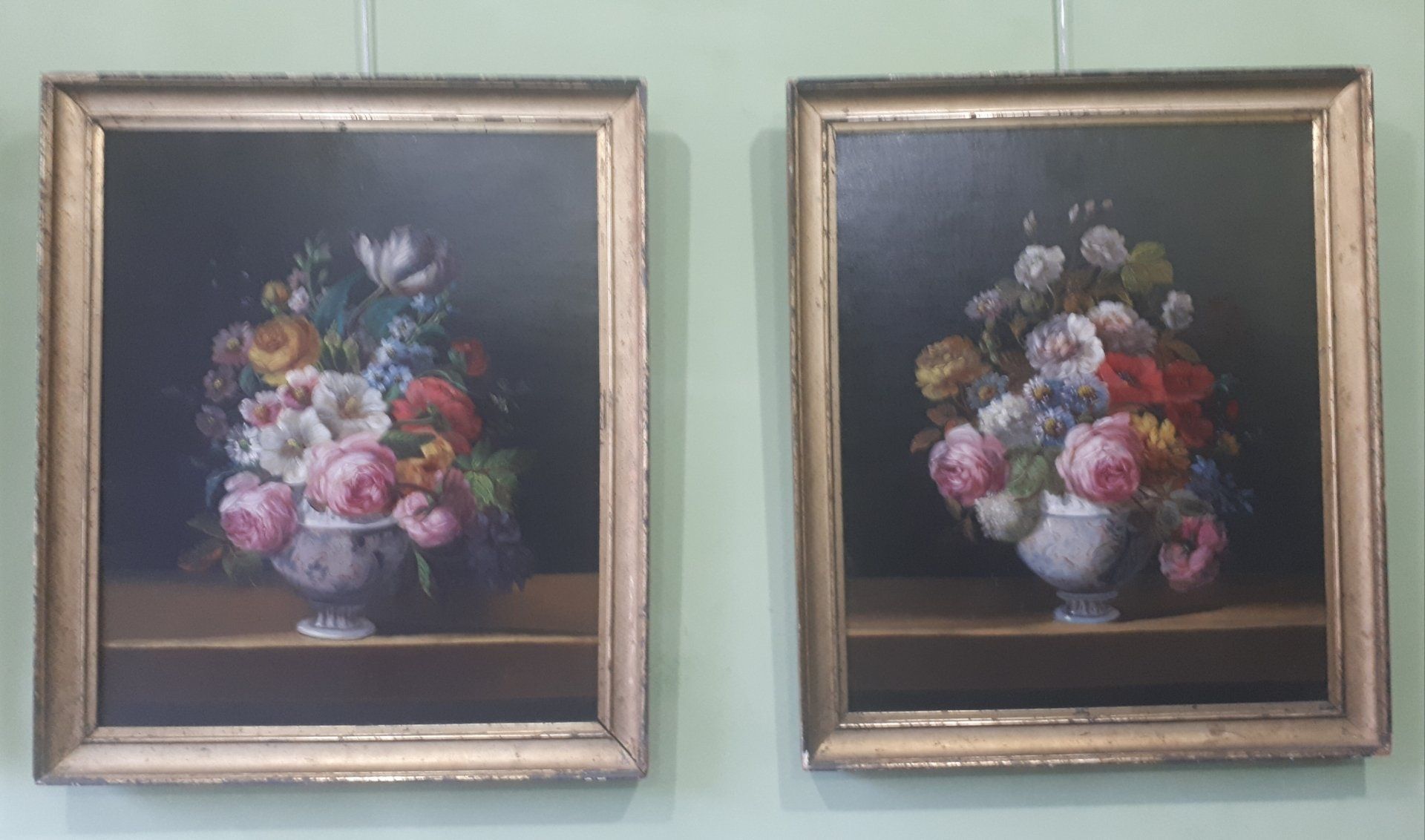 Deux peintures de bouquets de fleurs