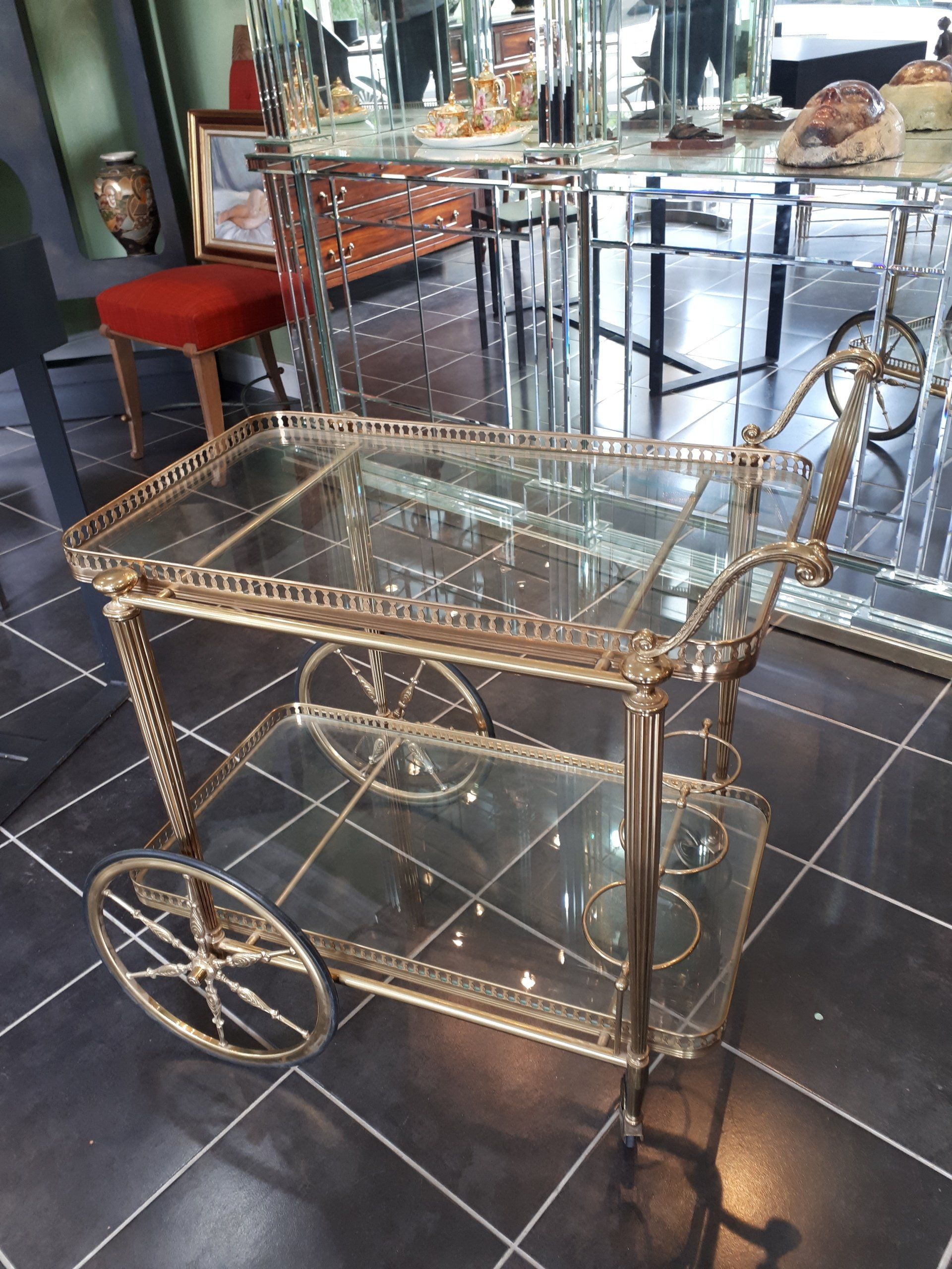 Chariot de bar en métal et en verre