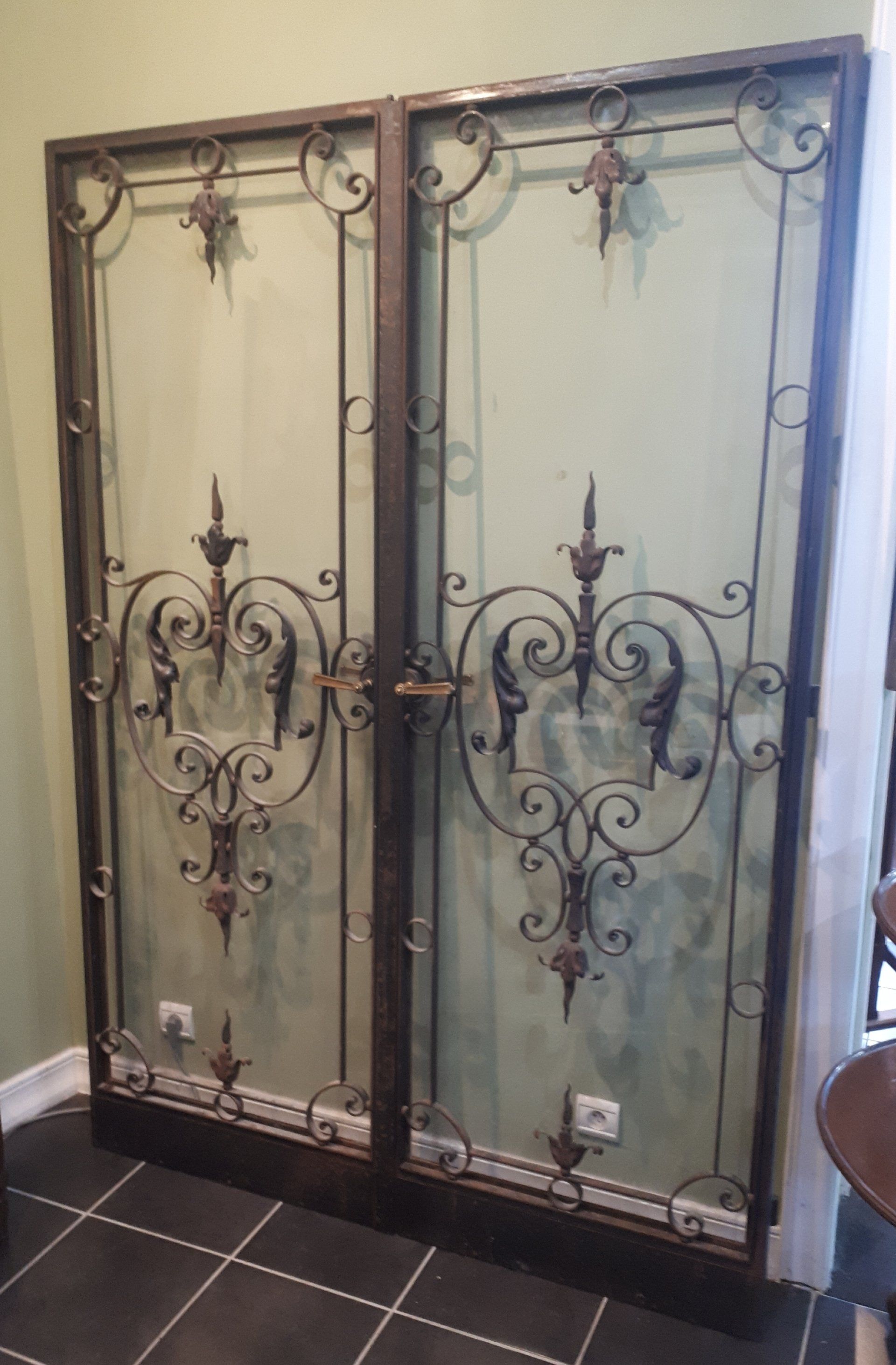 Porte double battant en métal