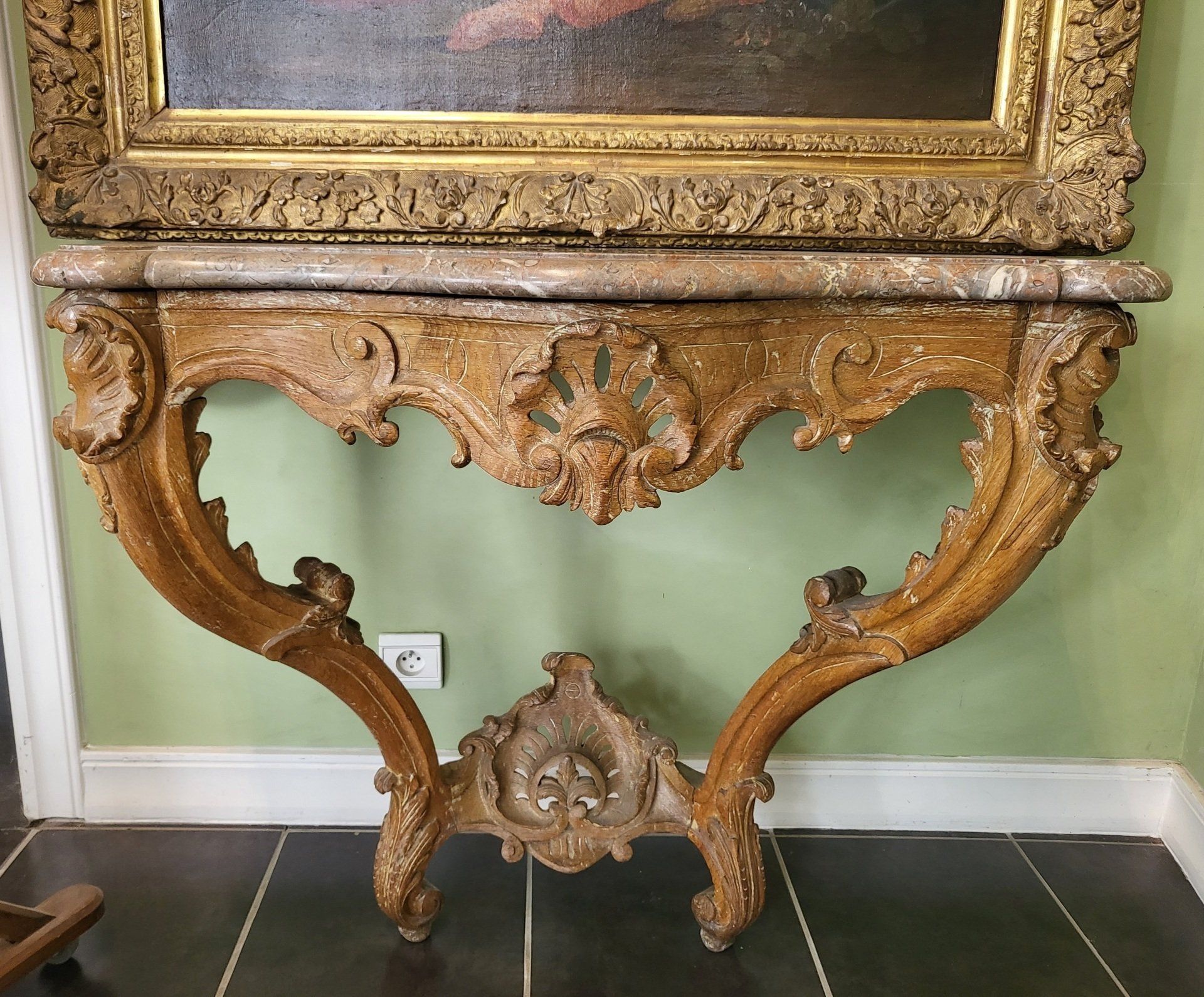 Tablette en bois avec un plteau en pierre