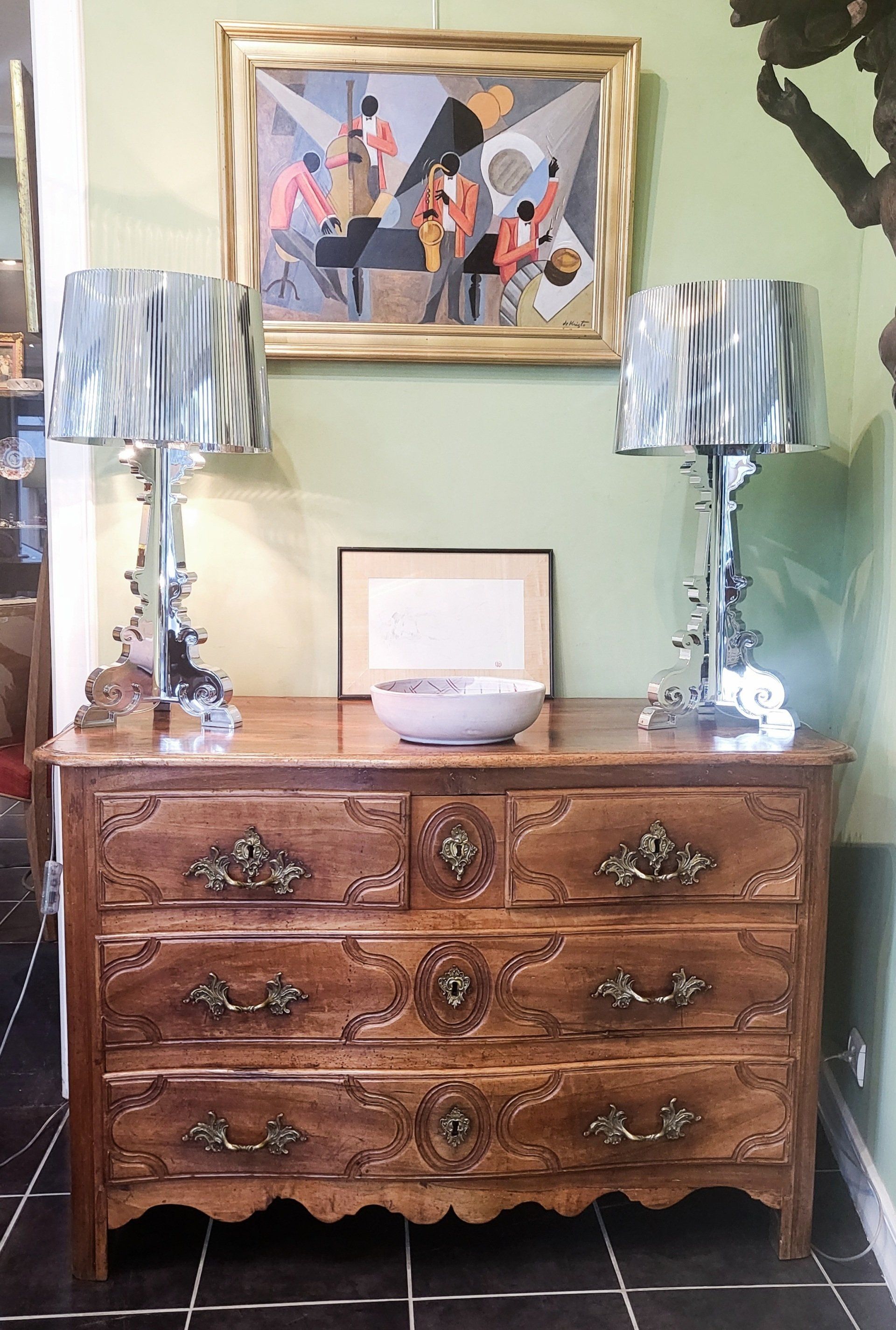 Meuble en bois avec deux lampes effet miroir