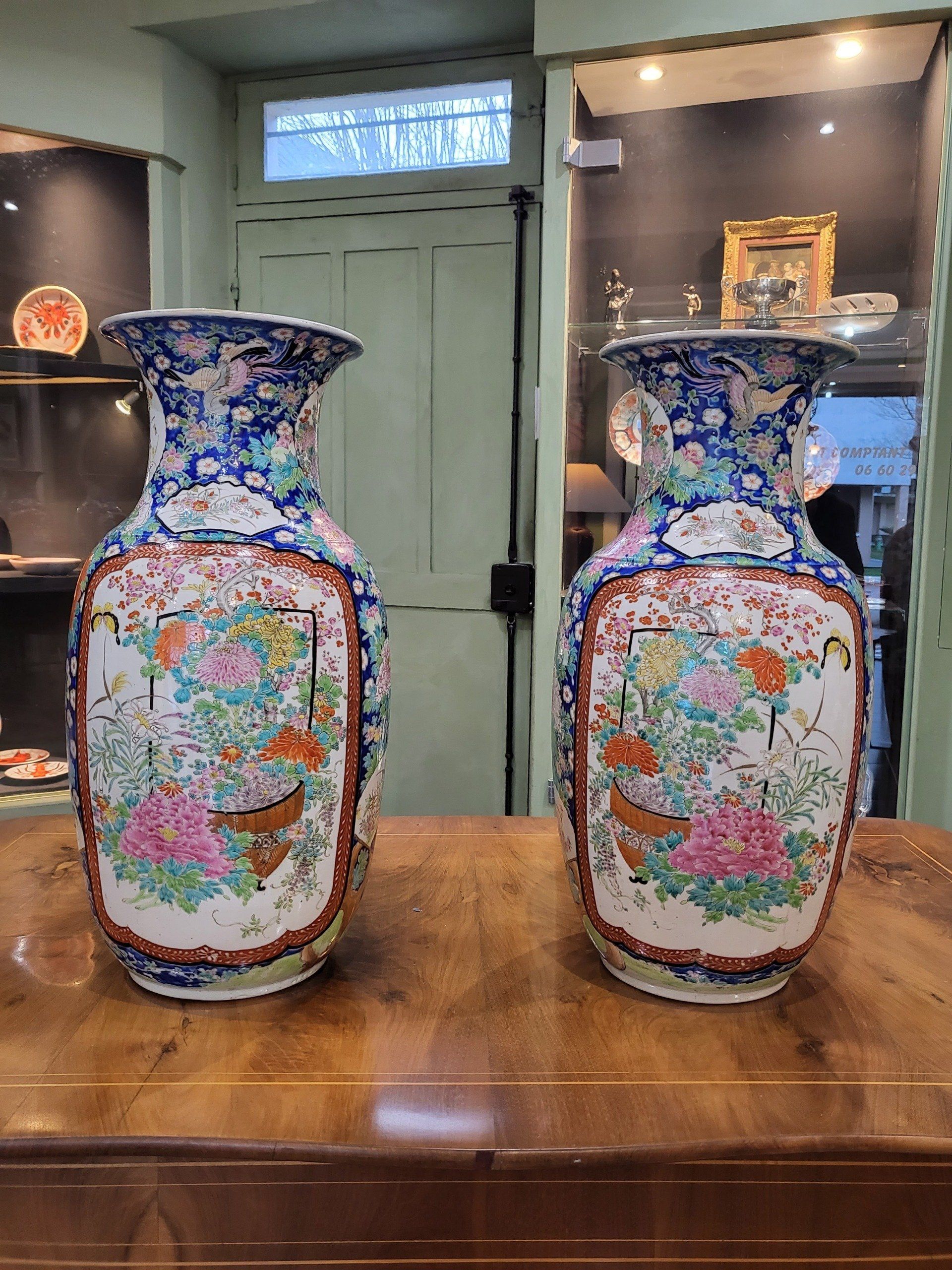Deux vases colorés