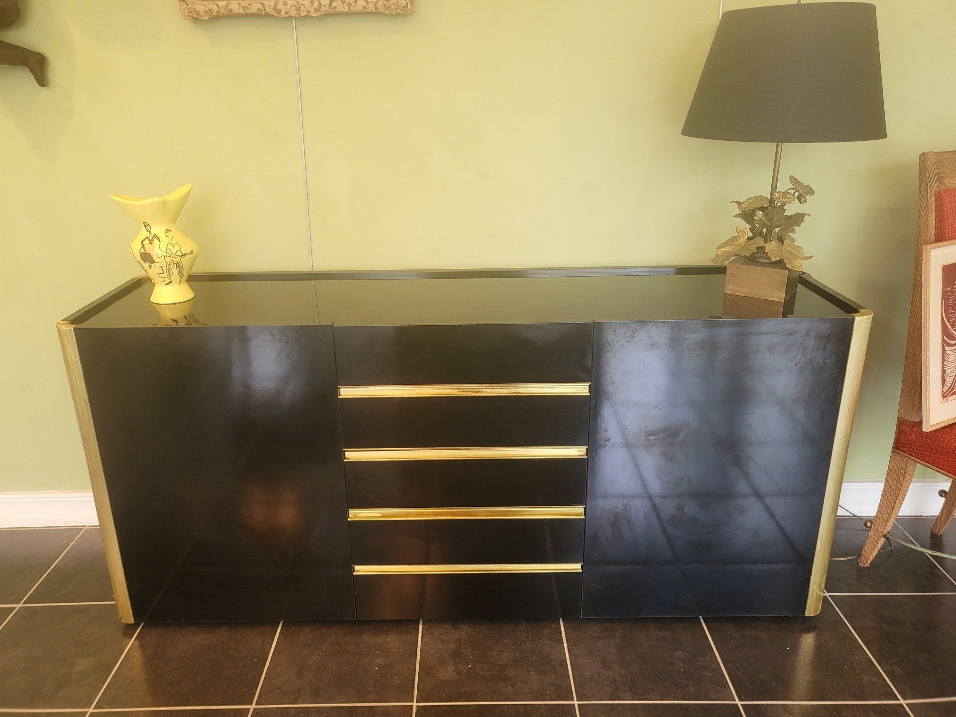 Buffet noir avec 4 tirroirs