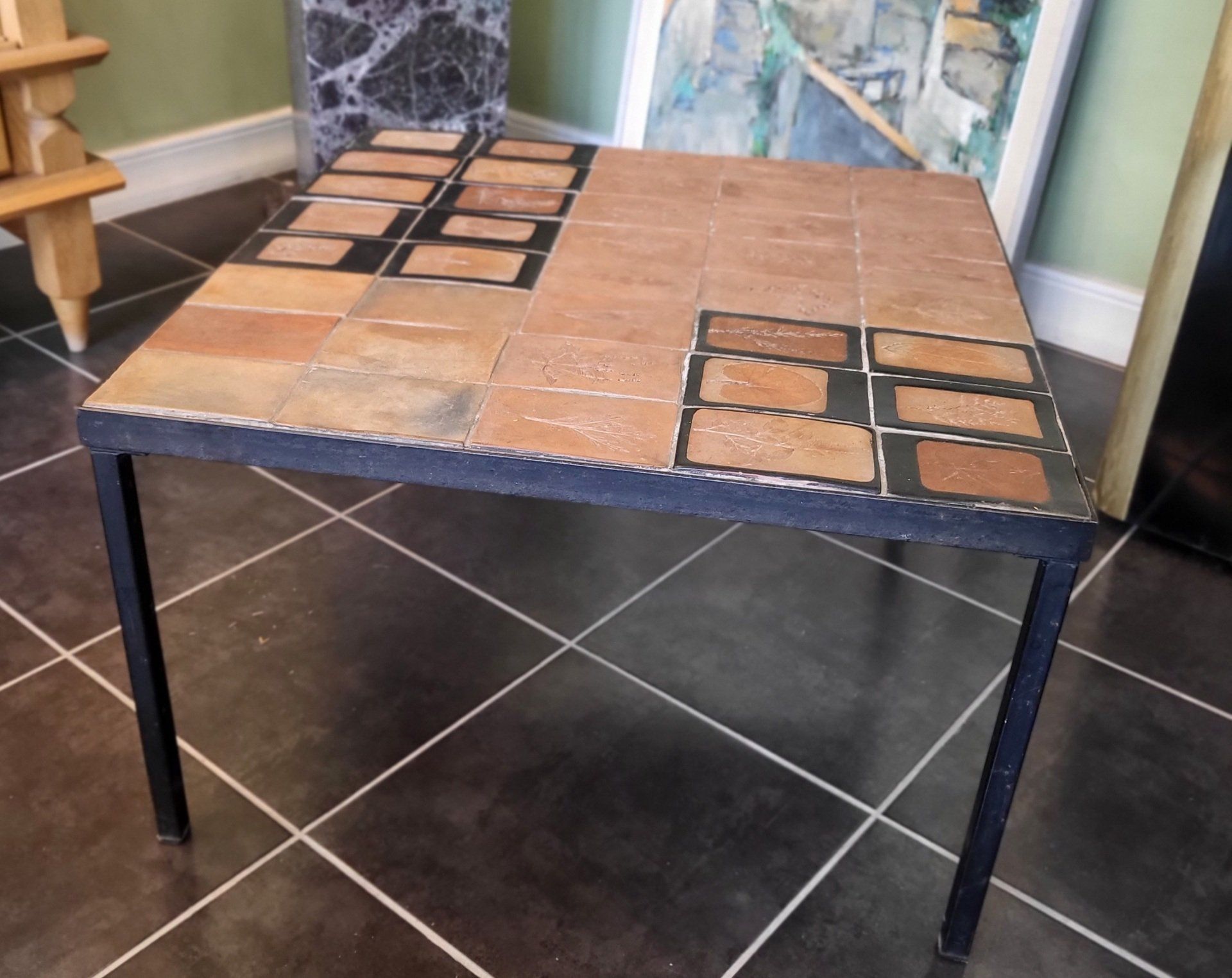 Table avec des carreaux orange