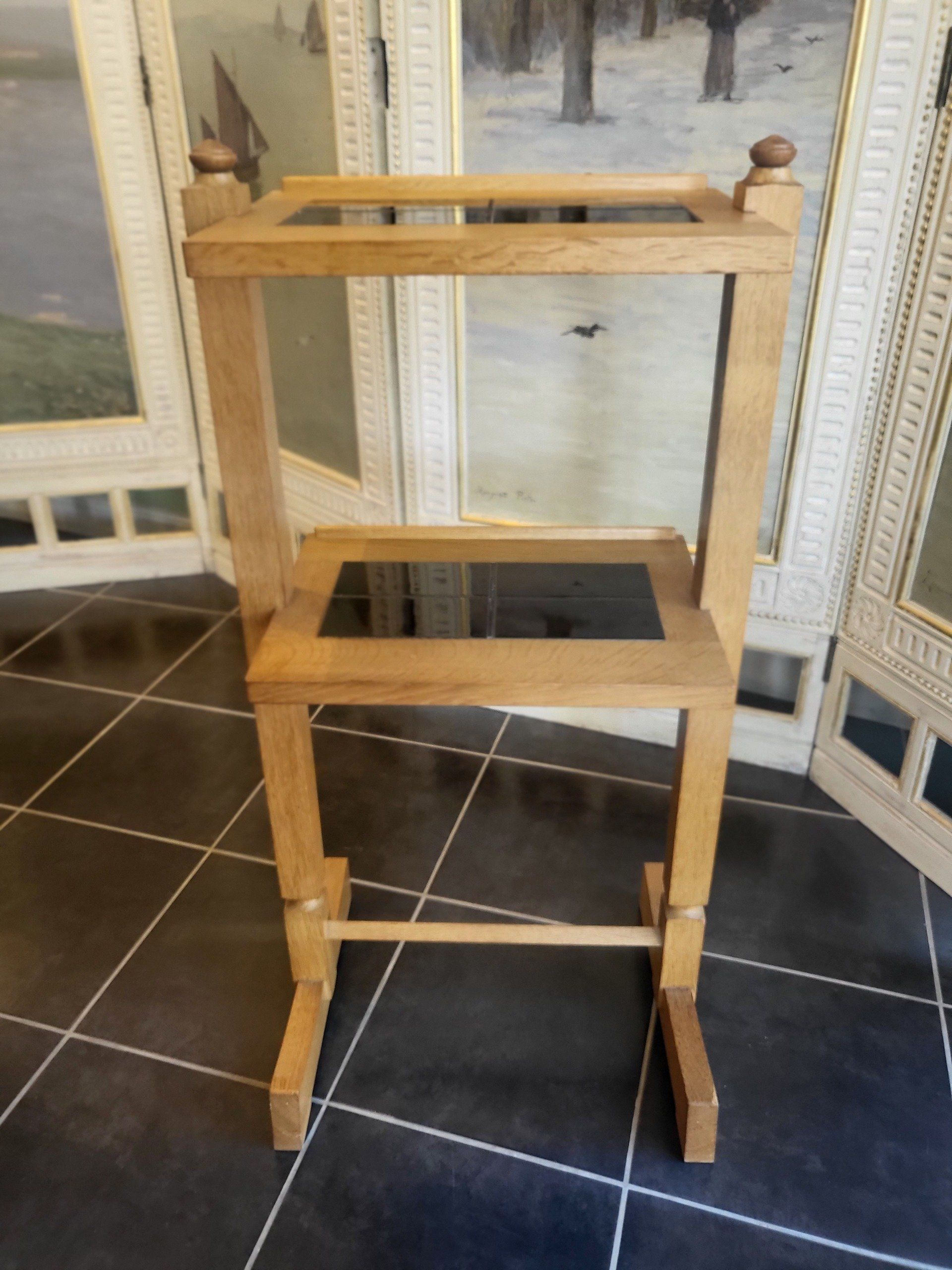 Petit meuble avec 2 tablettes superposées