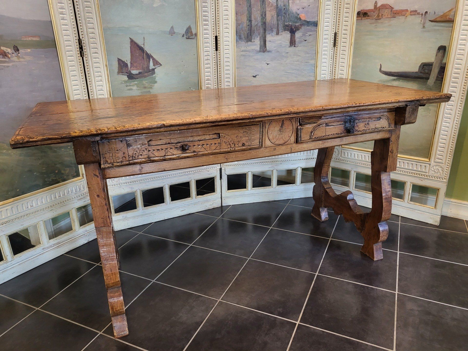 Bureau en bois avec deux tirroirs