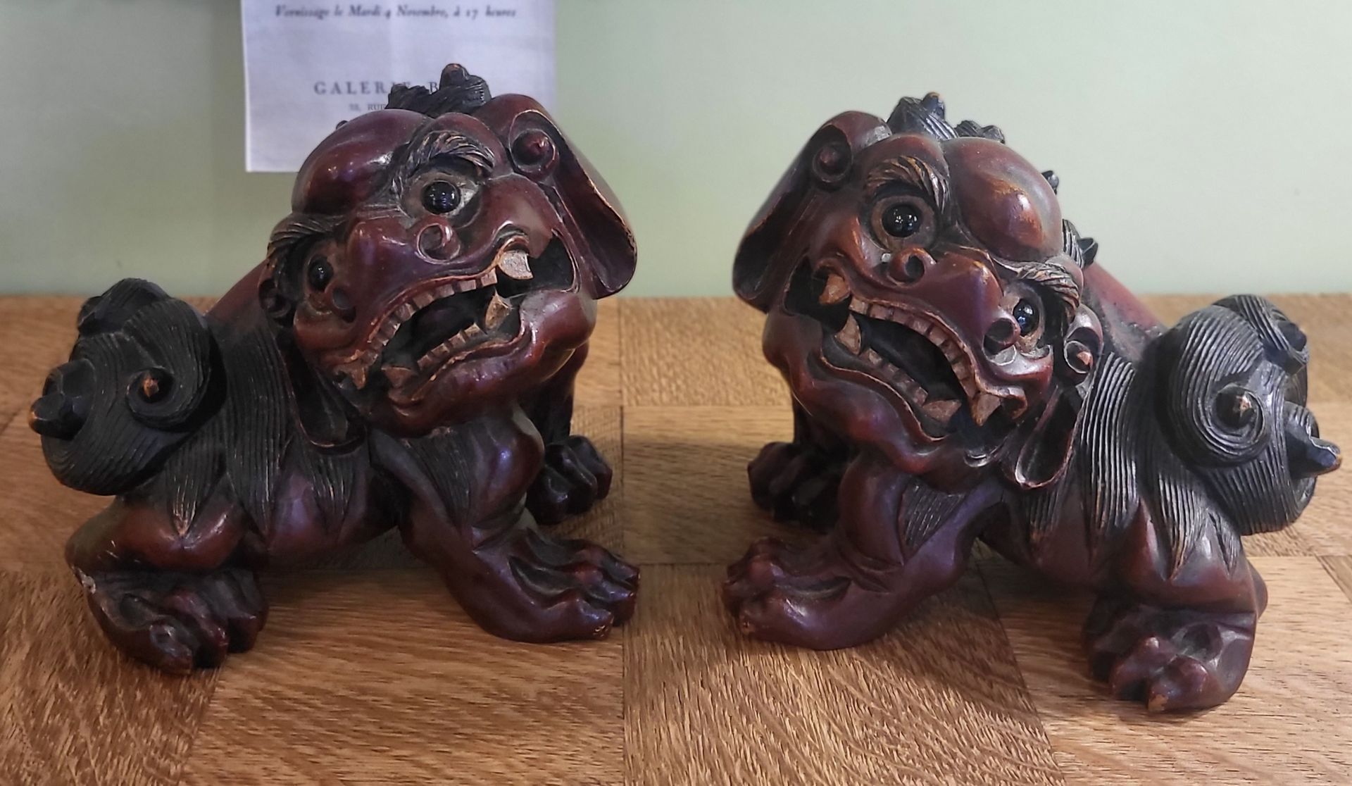 Deux statues de créatures