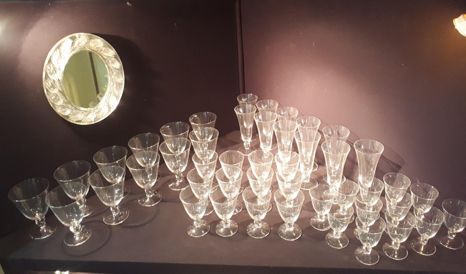 Plusieurs verres à pied