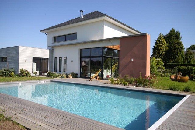 CONSTRUCTION D’UNE MAISON D’HABITATION  RÉALISATION : MAÇONNERIE CHARPENTE COUVERTURE BARDAGE  MOE : VERONIQUE ESTAVOYER