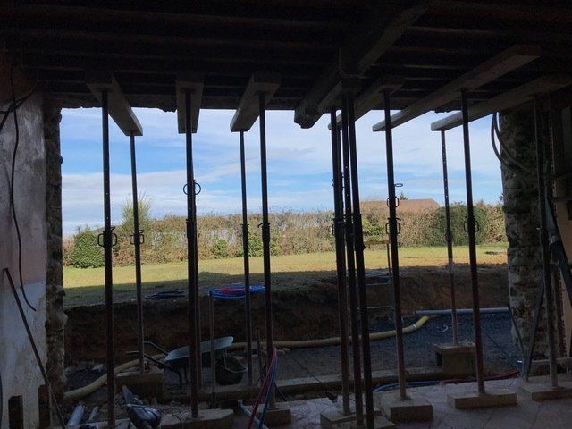 RENOVATION MAISON D’HABITATION  RÉALISATION : MAÇONNERIE - CHARPENTE COUVERTURE