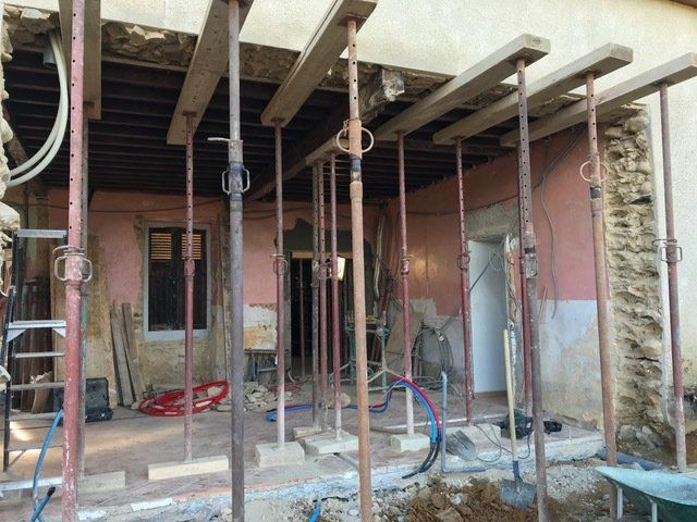 RENOVATION MAISON D’HABITATION  RÉALISATION : MAÇONNERIE - CHARPENTE COUVERTURE