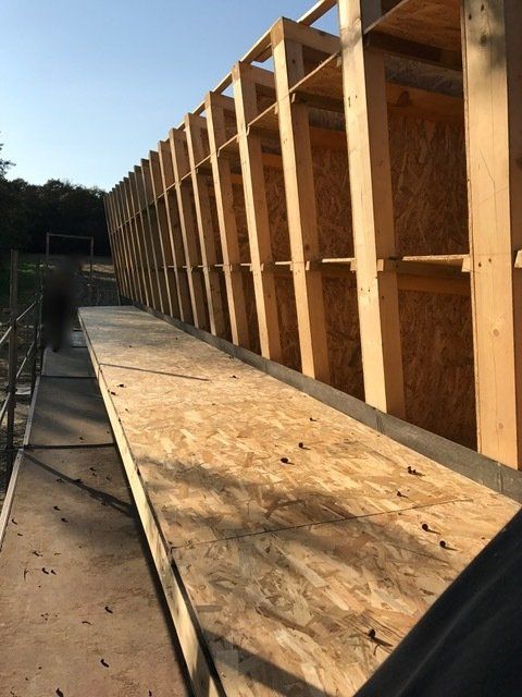 REHÉBILITATION DE LA MAIRIE ET SALLE DE CITOYENNETÉ  RÉALISATION : MAÇONNERIE - CHARPENTE COUVERTURE - BARDAGE  PHOTO AVANT - PENDANT - APRÈS  MOA : COMMUNE DE PONSON DEBAT 64 MOE : CABINET DHOTEL LOUP