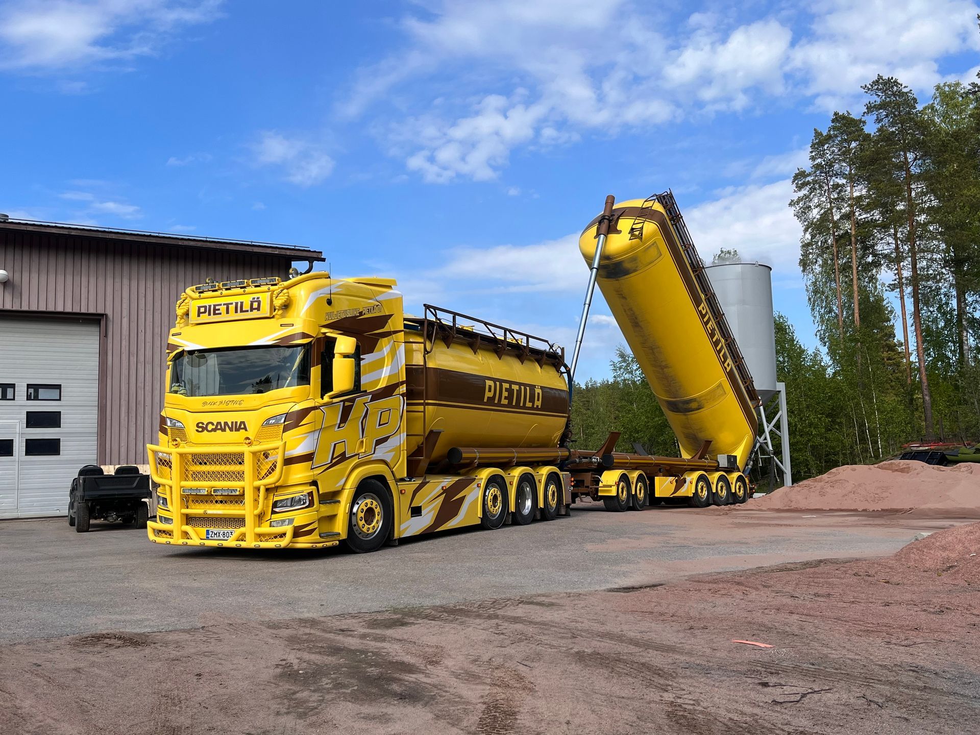 KuljetusliKuljetusliike Pietilä Oyike Pietilä Oy