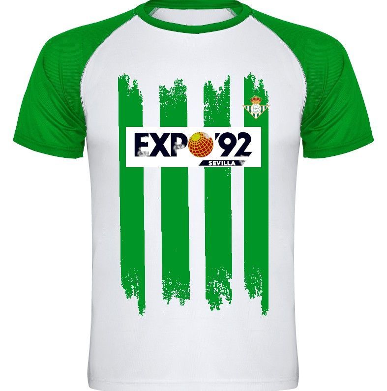 Camiseta deportiva a rayas verdes y blancas con el logo EXP 92 en el pecho.