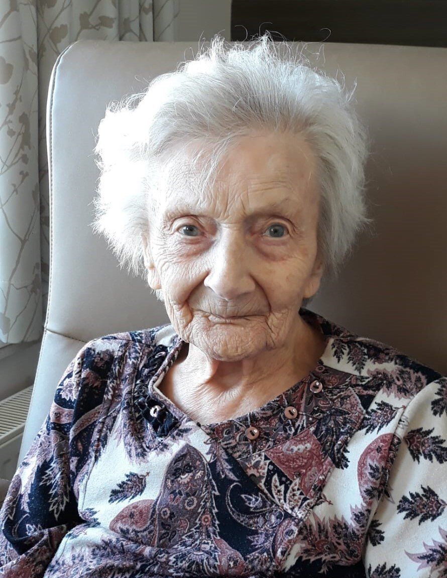 Mevrouw JULIA DEMEESTERE