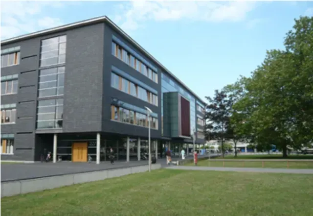 Die Physikalische Institute der Universität Heidelberg im Neuenheimer Feld