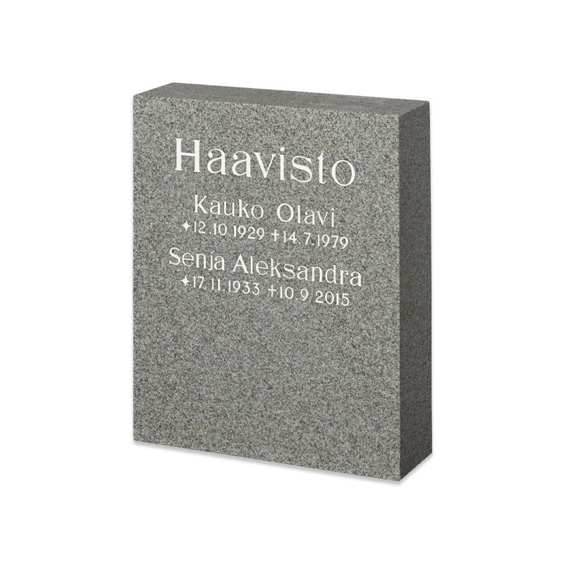 Harmaa graniittinen muistokivi, johon kaiverretut nimet ja päivämäärät valkoisella pohjalla