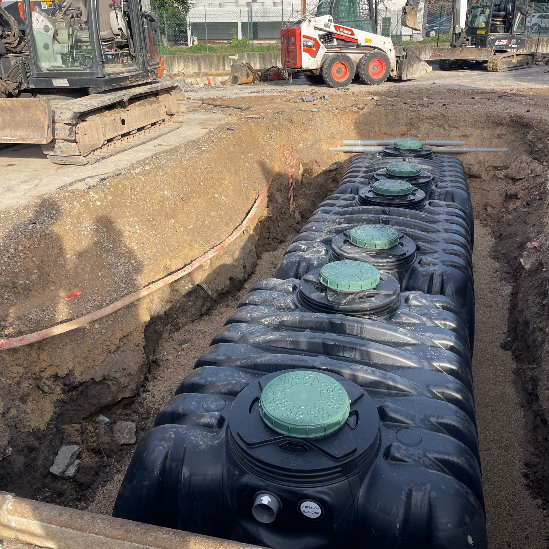 Installation de fosses septiques.